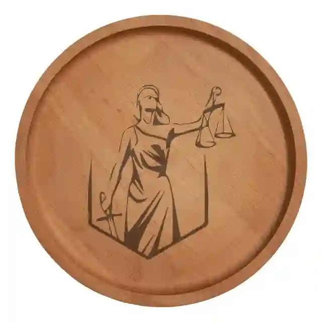 بشقاب چوبی مدل ترازوی عدالت     