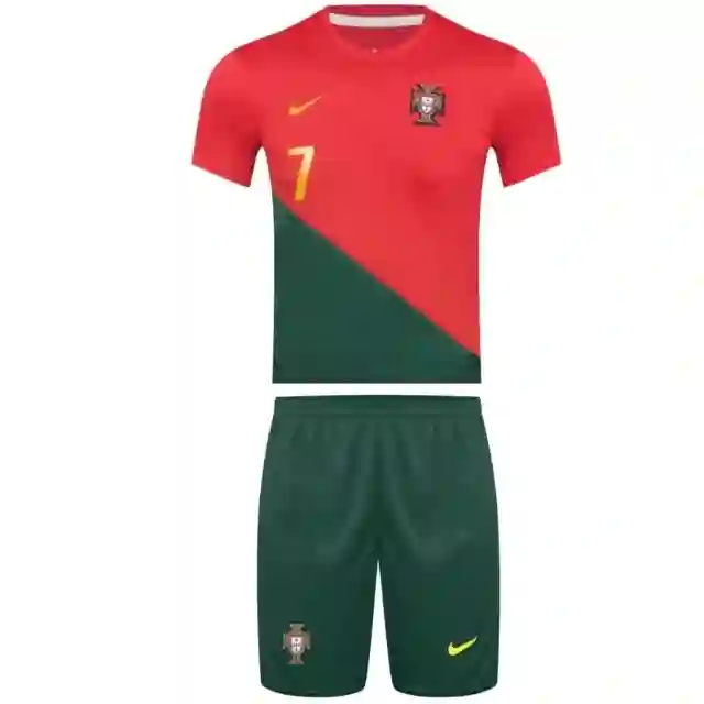 ست تی شرت و شلوارک ورزشی مردانه طرح تیم ملی پرتغال مدل رونالدو    